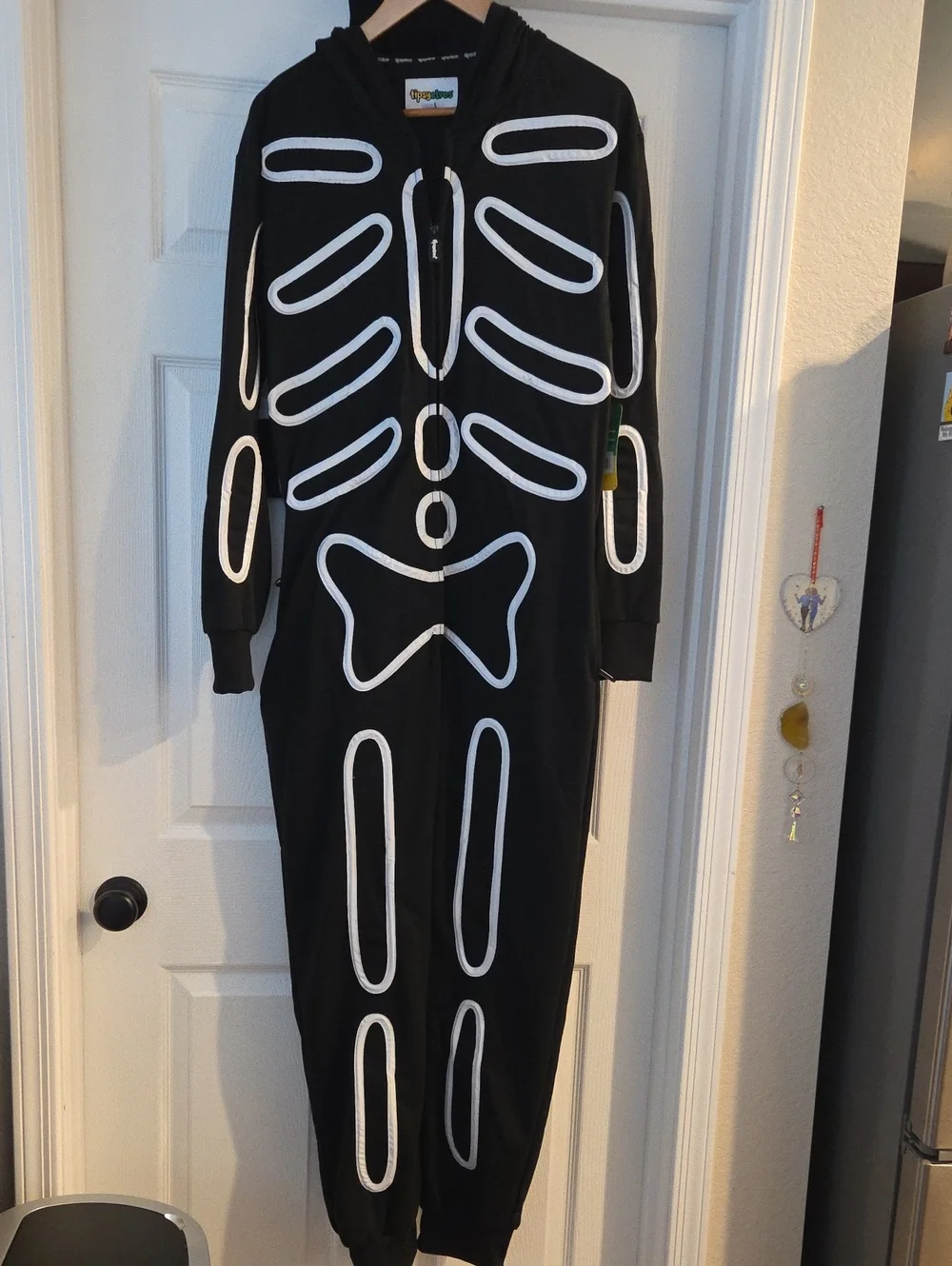 Tipsy Elves striking black